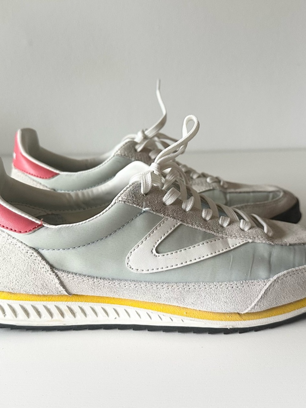 Tretorn Rawlins Retro Jogger Sneakers - White/Grey/Pink/Yellow - Size 8